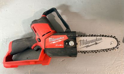 Milwaukee M12 FUEL 6 in. 12V Lithium-Ion Brushless Electric Cordless Battery Pruning Saw HATCHET