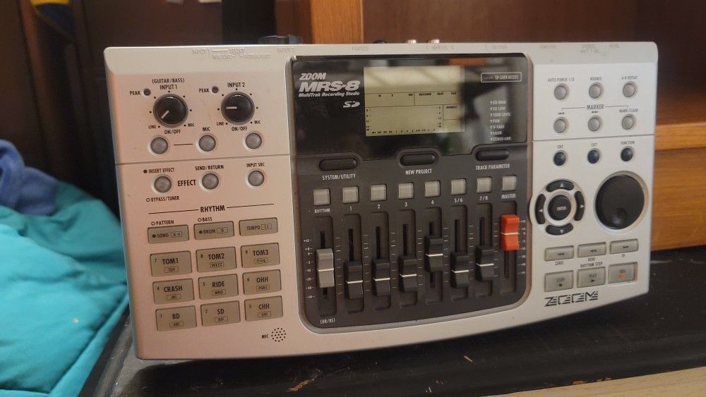 ZOOM MRS-8 Recording Beat Machine