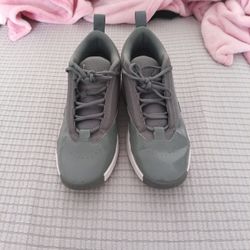 Men's Max Aura 2 Mid Sneaker