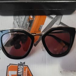 Women's Prada Sunglasses With Case $125 Pickup In Oakdale 