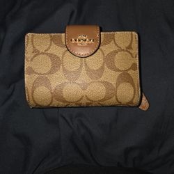 Medium Corner Zip Coach Wallet