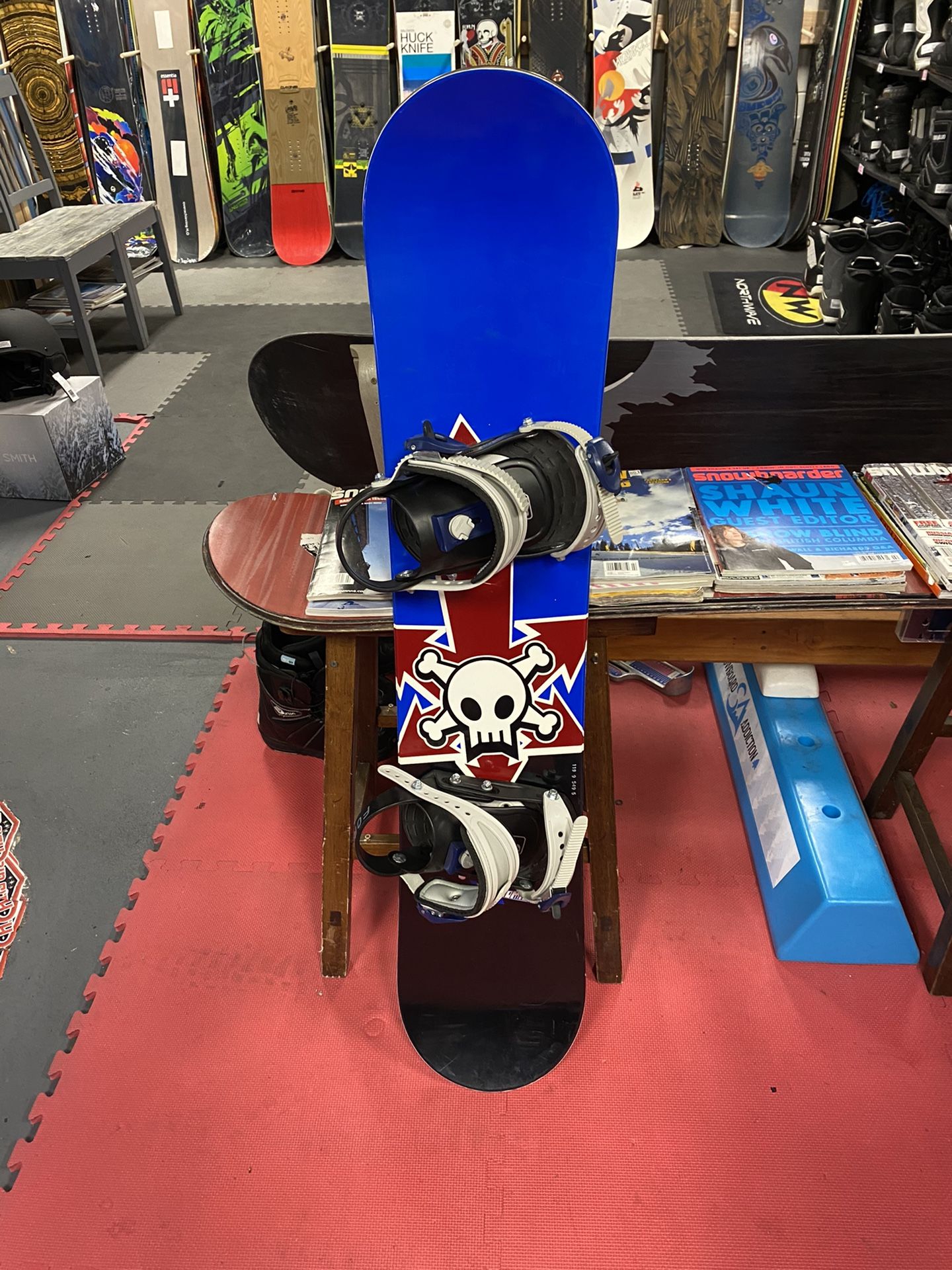 Atomic kids 120 snowboard with new forum snowboard bindings certified with warranty