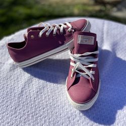 Women’s Converse Size 6