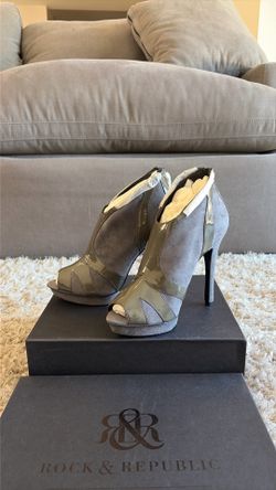 NIB Rock & Republic (Discontinued Brand) Danica Grey Suede Heels - Sz 39.5