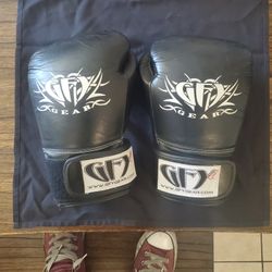 LEATHER MUAY THAI BOXING GLOVES