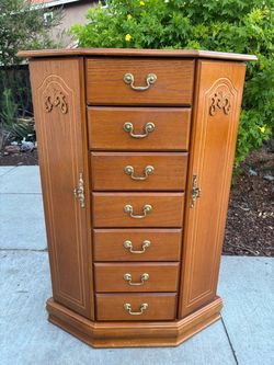 7 Drawer Jewelry Dresser Chest of Drawers Furniture Great Condition