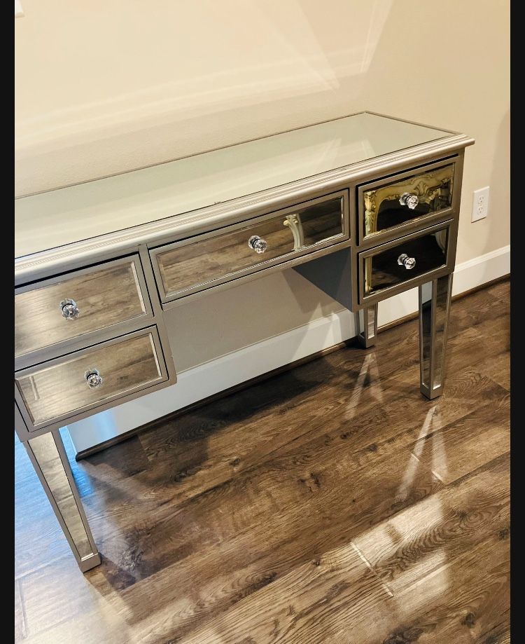 Five drawer mirrored vanity (moving Must Sell ASAP)  🔥  