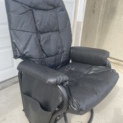 Leather Single Sofa Leisure Rotary Rocking Chair Like New condition Great Working Located in North Fontana