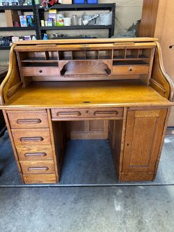 Antique Oak Roll-Top Secretary Desk – Early 1900s –