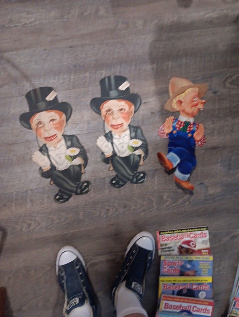 1934 Charlie Mccarthy Cardboard Puupets