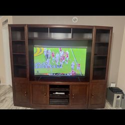 TV Entertainment Center With Storage 