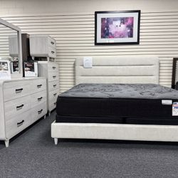 Queen/King Bedroom Set. 🚚WE DELIVER🚚