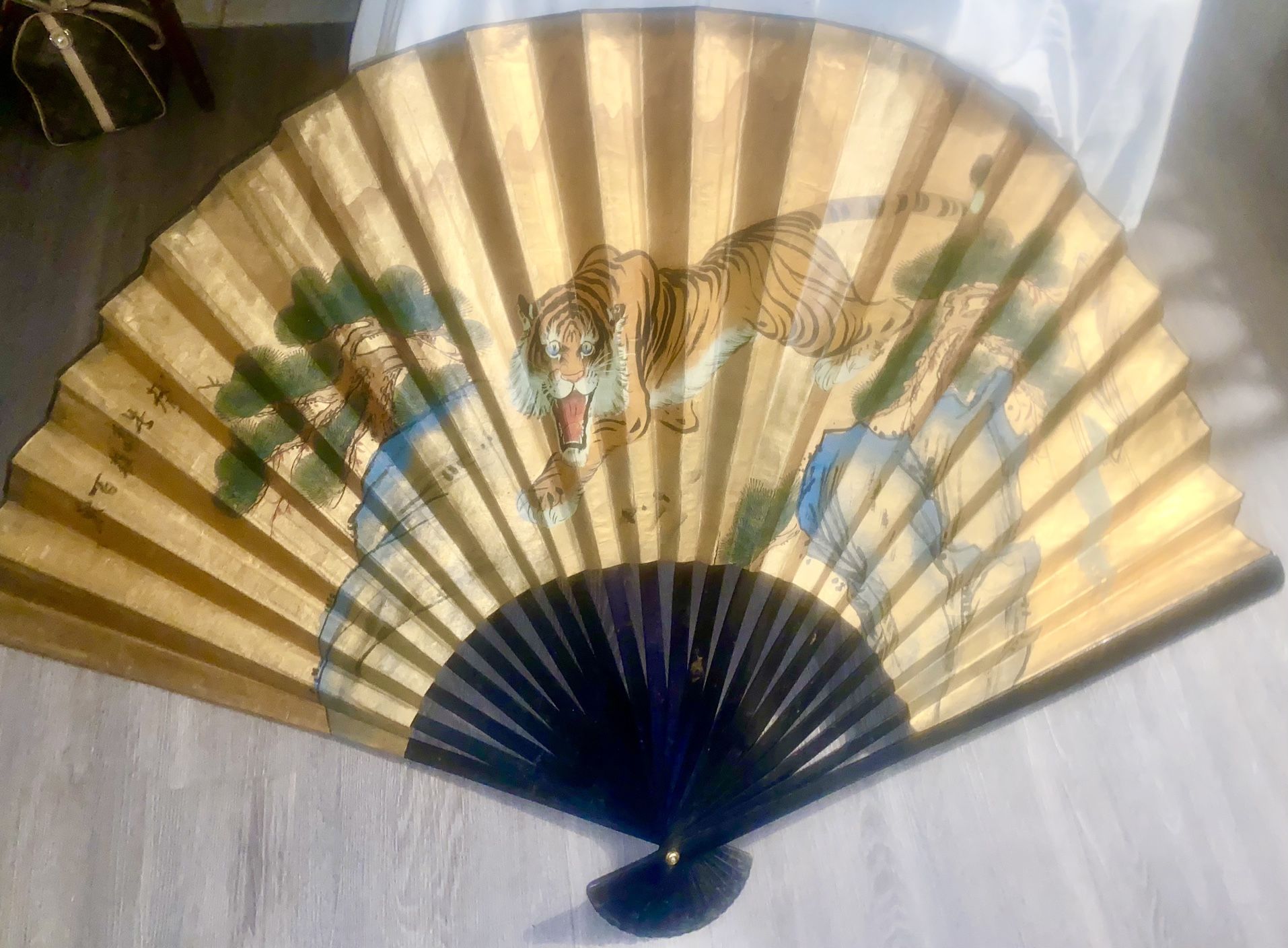 Large Gold And Black Laquer  Painted  Chinese  Asian Collectible Fan Tiger 