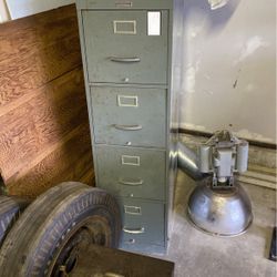 File Cabinet/ 4 Drawers