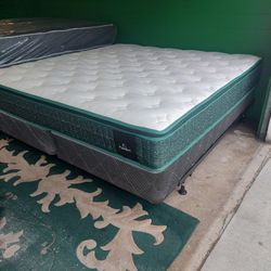 King Colchón Y Boxspring Nuevo $390