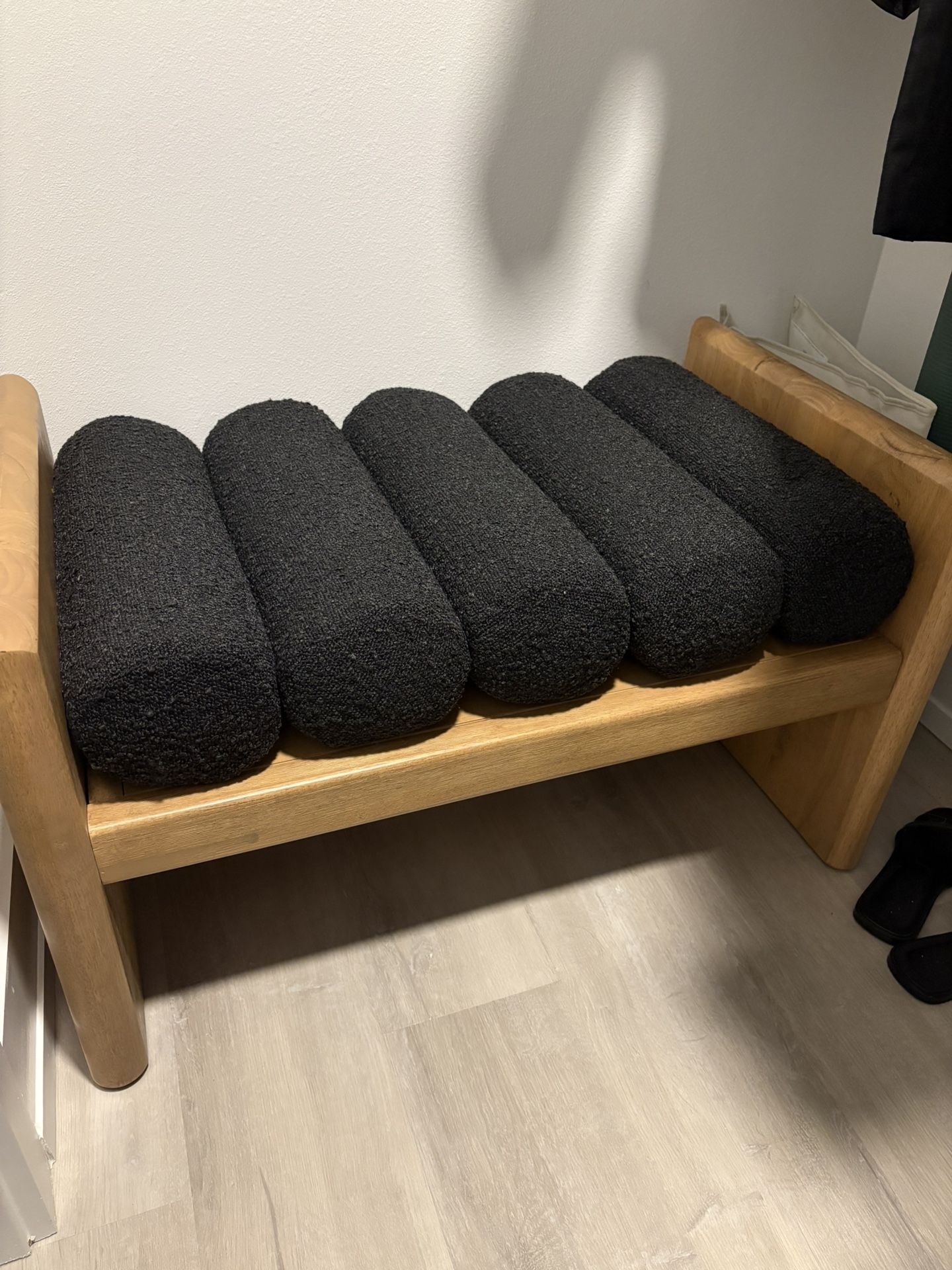 Reeves Boucle Wood Bench – Natural/Black – Excellent Condition!