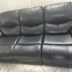 American Signature’s Recliner Couch