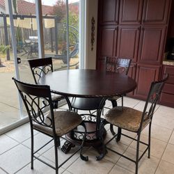 Glenbury Dining Table And Four Chairs Set. 