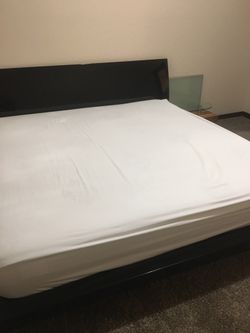 King bed with 2 night stands