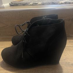 Woman's Black Booties Size 7 Never Worn 