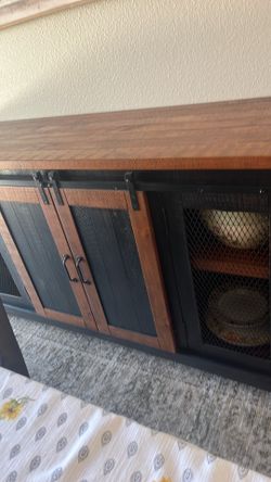 Accent cabinet