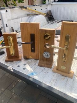 2 Baldwin entry sets, 1 closet or bedroom set, 2 dead bolts