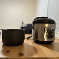 Aroma Rice Cooker - 4 Cups for Sale in San Mateo, CA - OfferUp
