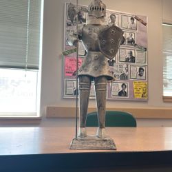 Lifesize Big Knight Statue Welded with real gold made of real steel.