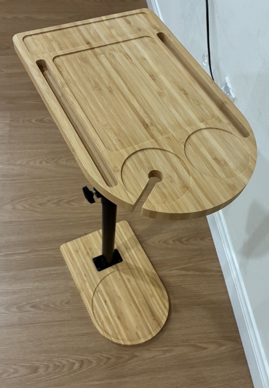 Side table with adjustable height