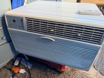 Midea Window/Wall Air Conditioner w/ Remote – Works Great