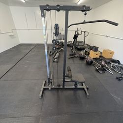 Lat Pulldown Machine