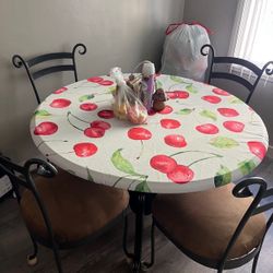 Round Table 4 Chairs