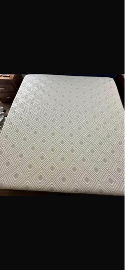 King Mattress White Diamond Pattern