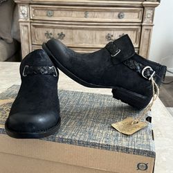 NEW - BORN Sylvia Women’s Distressed Black Suede Leather Booties w/Braided Buckle Detail Size 7, Org. $129