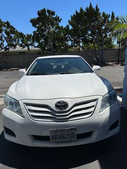 2010 Toyota Camry 4 cylinder clean title