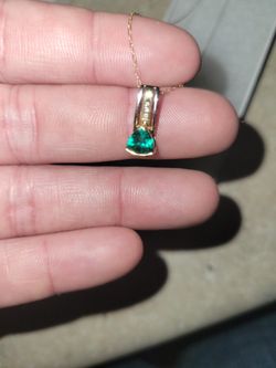 Emeral And Dimond Gold Necklace