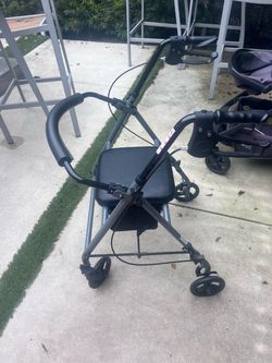 4-Wheel Rollator Walker with Seat & Brakes – Excellent Conditi