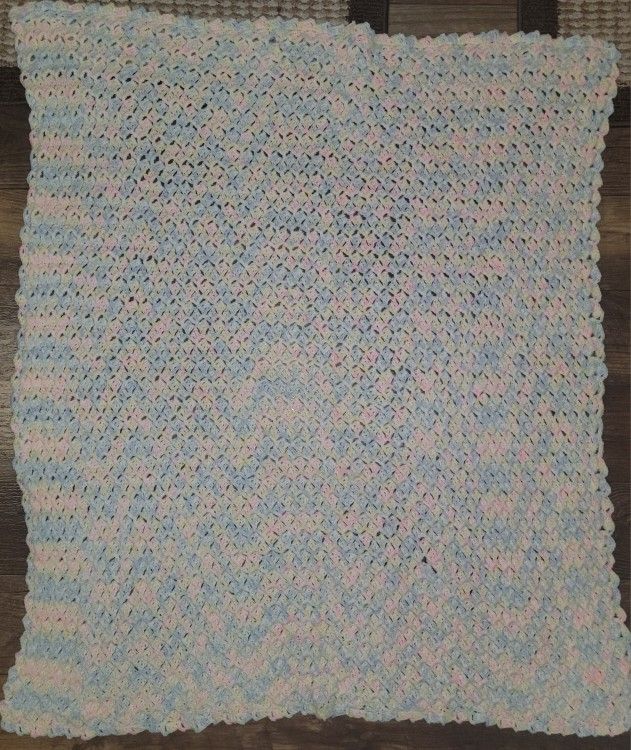 Brand NEW Knit Blanket. Unisex
