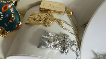 18 kt. GOLD PLATED NECKLACE