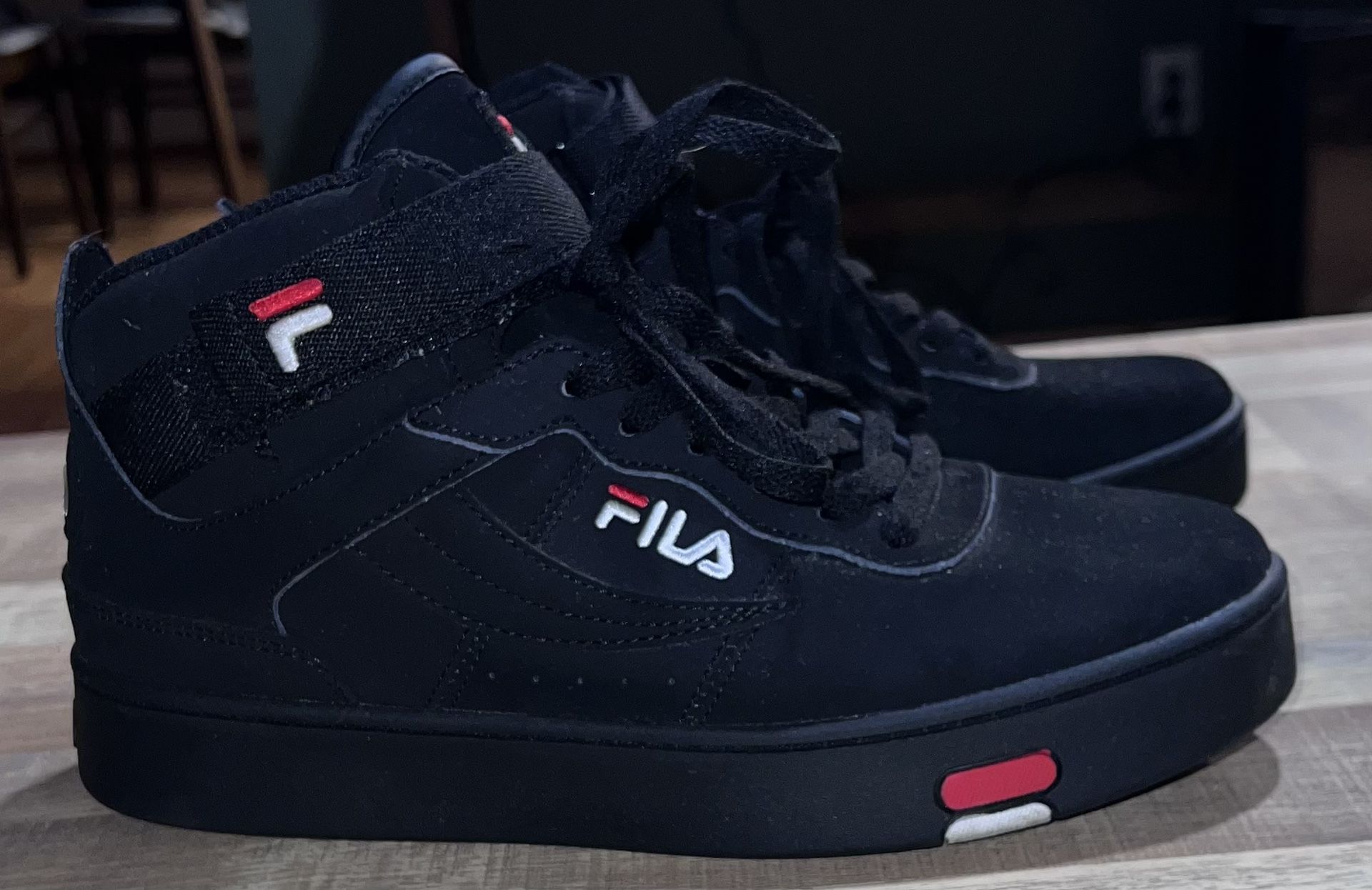 Fila V-10 Lux 1CM01212-014 Mens Black Nubuck Lifestyle Sneakers Shoes Size 8