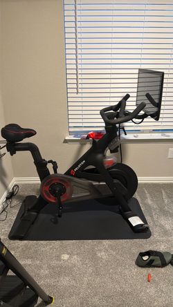 Peloton Bike + Mat + Peloton Shoes – Low Usage