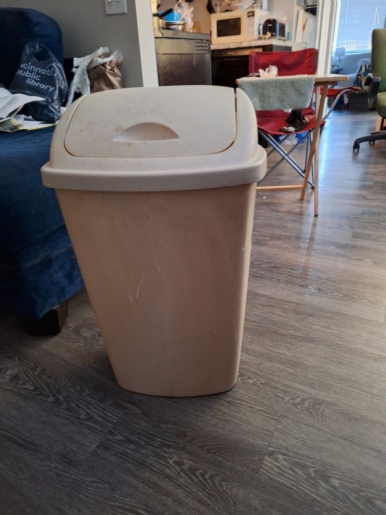 Sterilite 13 Gal Trash Can