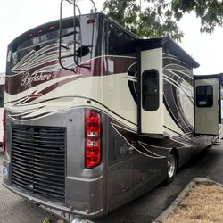 2014 FOREST RIVER BERKSHIRE 400QL