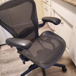Herman miller aeron Chair Size B