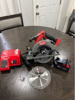 Milwaukee M18 FUEL GEN-2 18V Lithium-lon Brushless Cordless SAWZALL battery and charger