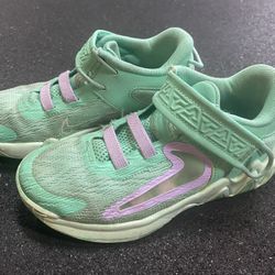 Nike Giannis Basketball / Court Shoes - Big Kids Size 1