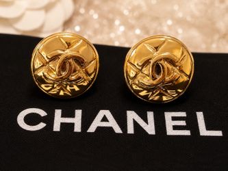Authentic CHANEL Vintage Gold Quilted CC Clip-On Earrings