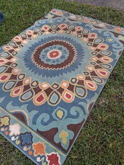 LOTS OF VERY NICE 5 BY 7 AREA RUGS