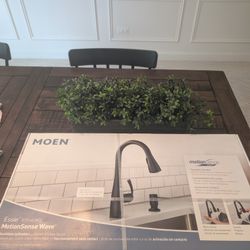 MOEN Essie Touchless Single-Handle Pull-Down Sprayer Kitchen Faucet - MotionSense Wave Power Clean