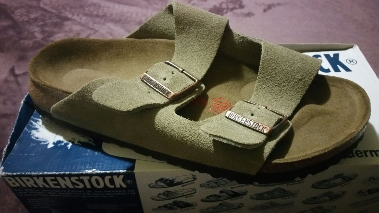 BIRKENSTOCK SANDALS.....Authentic...Style:Arizona, Suede, high arch, Color: Taupe. Size 39, womens 8 mens 6.